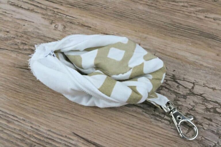 Easy Sew Circle Zip Earbud Pouch Tutorial with Free Pattern