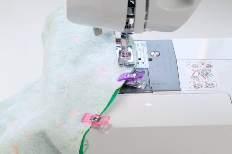 How to Make a Travel Neck Pillow with Pattern