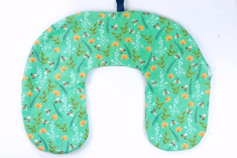 How to Make a Travel Neck Pillow with Pattern