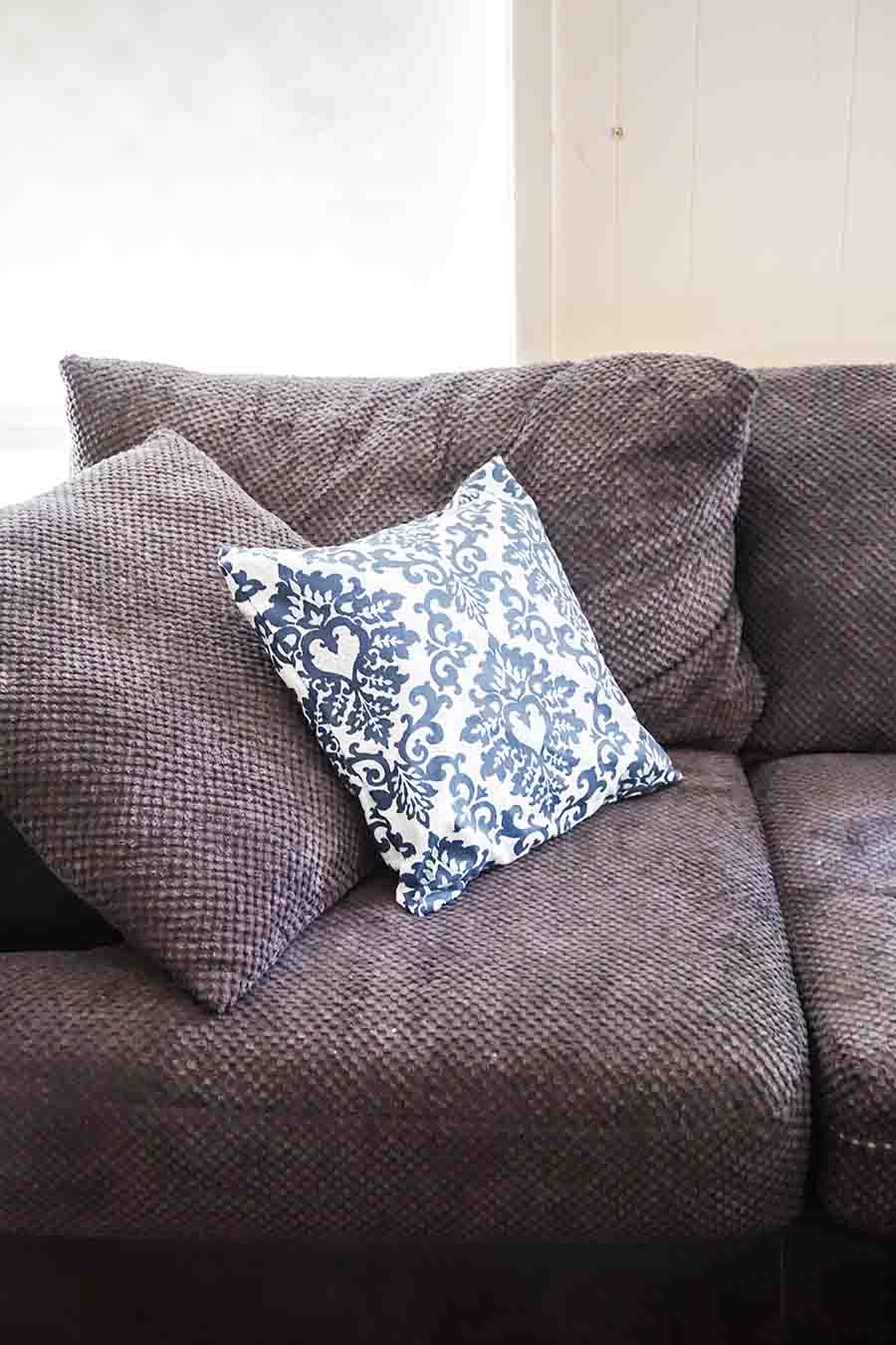 How to Make a NoSew Pillow Cover in Minutes!