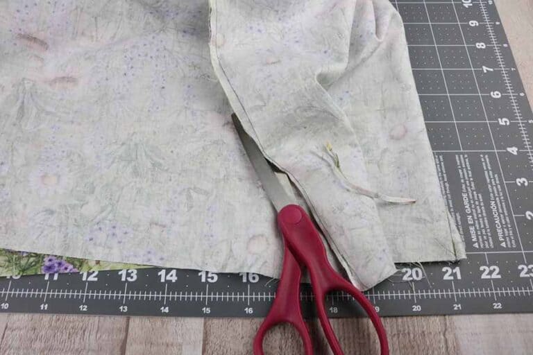 How To Sew A KitchenAid Stand Mixer Cover With Free Sewing Pattern