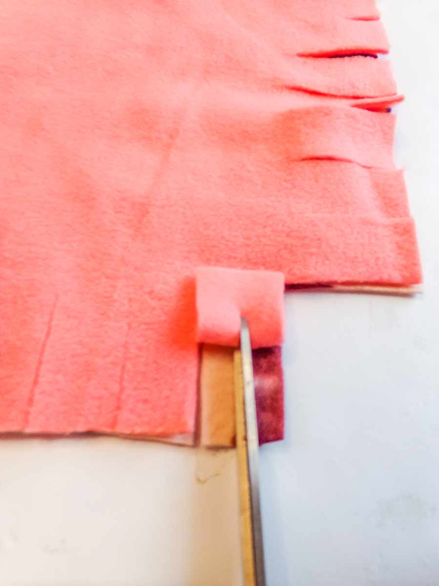 How To Make A NoSew Baby Blanket