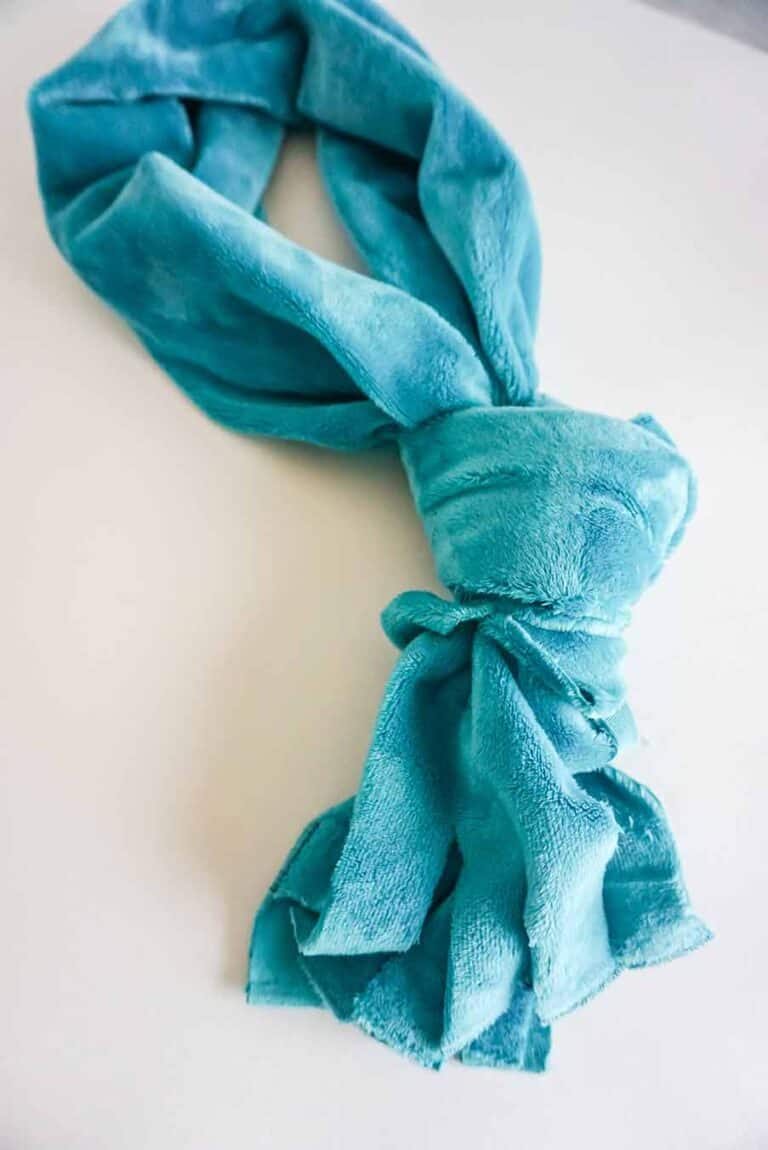How To Make A NoSew Fleece Scarf