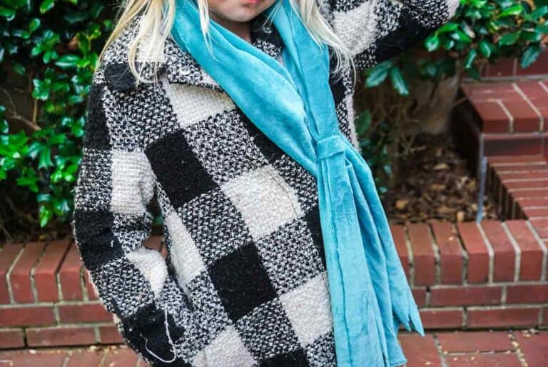 How To Make A NoSew Fleece Scarf